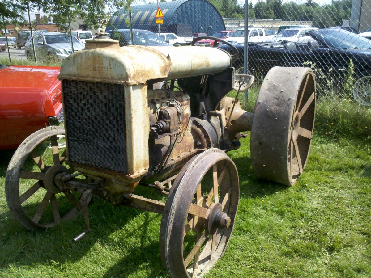 Gammal traktor
